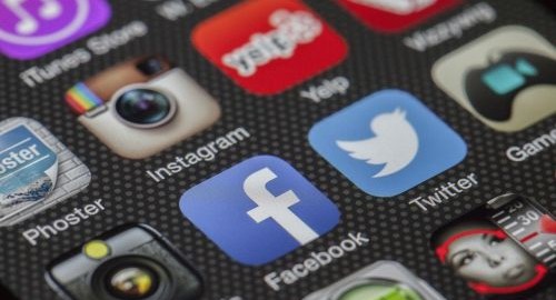 postari social media
